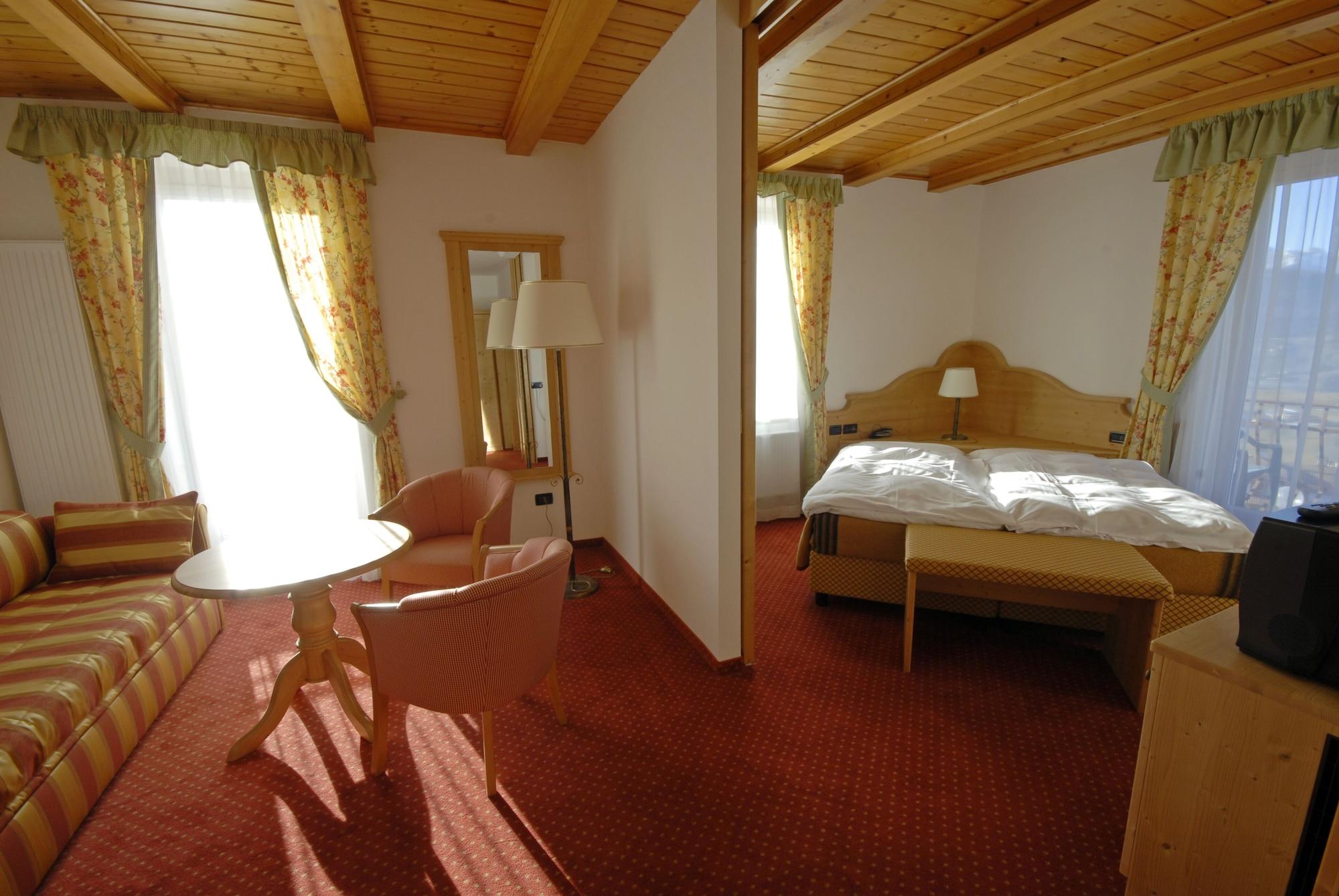 Wellness e Resort Stella Delle Alpi Ronzone Esterno foto