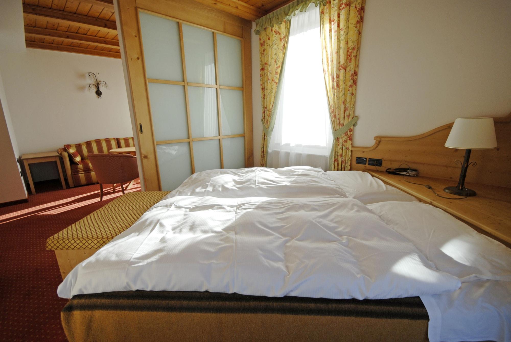 Wellness e Resort Stella Delle Alpi Ronzone Esterno foto